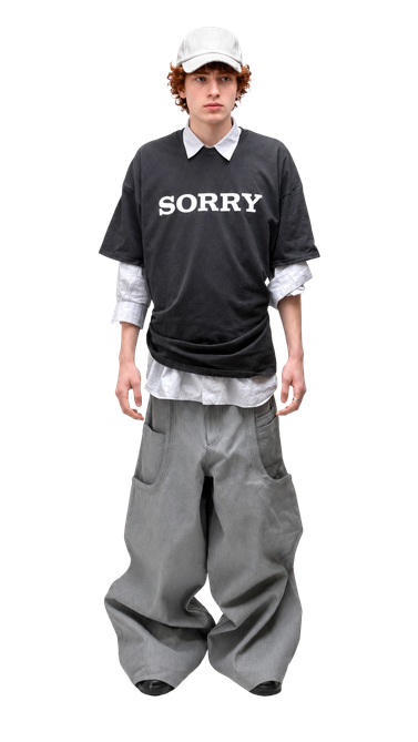 Model w streetwearowym dropie
